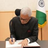 ਚੋਣ ਕਮਿਸ਼ਨਰ ਵਜੋਂ ਵਿਵੇਕ ਜੋਸ਼ੀ ਸੰਭਾਲਿਆ ਅਹੁਦਾ