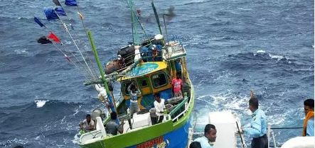 ਸ੍ਰੀਲੰਕਾ ਨੇ ਦੇਸ਼ ਦੇ ਖੇਤਰੀ ਪਾਣੀਆਂ ਵਿੱਚ ਕਥਿਤ ਤੌਰ ’ਤੇ ਸਿ਼ਕਾਰ ਕਰਨ ਦੇ ਦੋਸ਼ ਹੇਠ 14 ਭਾਰਤੀ ਮਛੇਰਿਆਂ ਨੂੰ ਕੀਤਾ ਗ੍ਰਿਫ਼ਤਾਰ