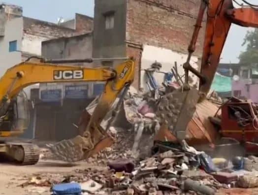 ਚਾਰ ਮੰਜਿਲਾ ਬਿਲਡਿੰਗ ਡਿਗਣ ਕਾਰਨ ਇਕ ਵਿਅਕਤੀ ਦੀ ਮੌਤ