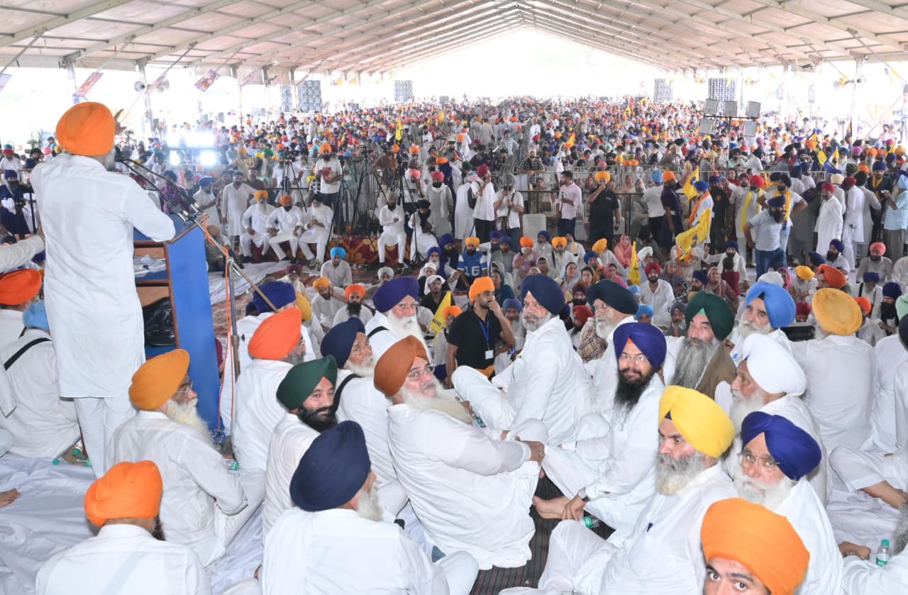 ਅਕਾਲੀ ਦਲ ਵਾਰਿਸ ਪੰਜਾਬ ਦੇ ਵੱਲੋਂ ਬੇਮਿਸਾਲ ਇਕੱਠ : ਪੰਜਾਬ ’ਚ ਨਸ਼ਿਆਂ ਬਾਰੇ ਵ੍ਹਾਈਟ ਪੇਪਰ ਜਾਰੀ ਕਰਨ ਦਾ ਲਿਆ ਪਹਿਲਾ ਅਹਿਦ