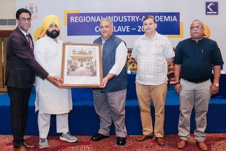 ਭਗਵੰਤ ਮਾਨ ਸਰਕਾਰ ਵੱਲੋਂ ਆਈ.ਟੀ.ਆਈਜ਼, ਪੌਲੀਟੈਕਨਿਕਾਂ ਨੂੰ ਰੁਜ਼ਗਾਰ-ਮੁਖੀ ਸੰਸਥਾਵਾਂ ਵਿੱਚ ਬਦਲਿਆ ਜਾ ਰਿਹੈ: ਹਰਜੋਤ ਬੈਂਸ