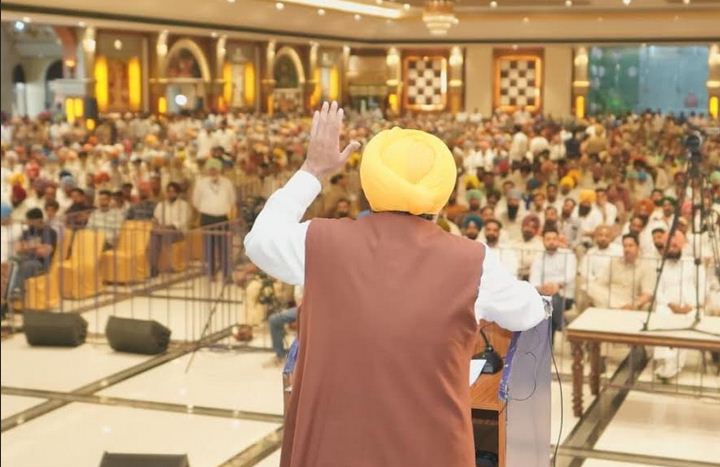 ਮੁੱਖ ਮੰਤਰੀ ਭਗਵੰਤ ਸਿੰਘ ਮਾਨ ਨੇ ‘ਲਾਲ ਲਕੀਰ’ ਅੰਦਰ ਬਣੇ ਮਕਾਨਾਂ ਦੇ ਮਾਲਕਾਨਾ ਹੱਕ ਦਿੱਤੇ; ਦਹਾਕਿਆਂ ਦੀ ਉਡੀਕ ਖ਼ਤਮ ਹੋਈ