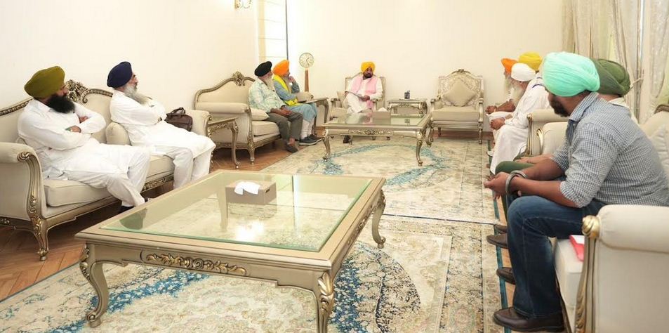 ਧਰਮ ਯੁੱਧ ਮੋਰਚੇ ਦੇ ਵਫ਼ਦ ਨੇ ਮੁੱਖ ਮੰਤਰੀ ਭਗਵੰਤ ਸਿੰਘ ਮਾਨ ਨਾਲ ਕੀਤੀ ਮੁਲਾਕਾਤ