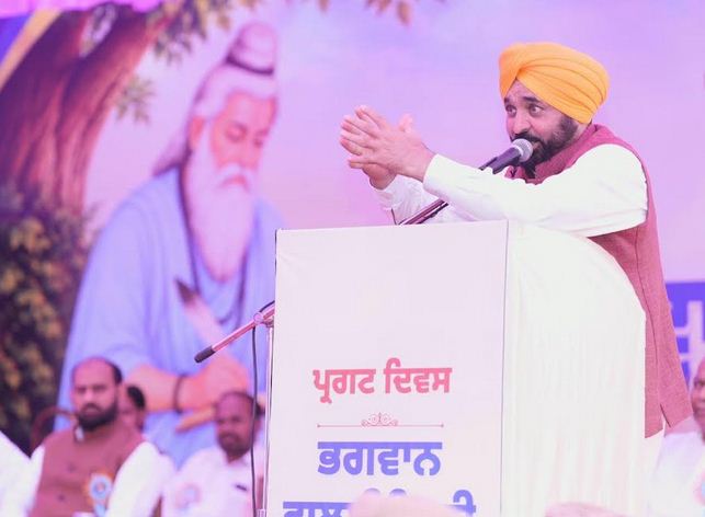 ਅਸੀਂ ਬਰਾਬਰੀ ਪੰਜਾਬ ਦੇ ਨਿਰਮਾਣ ਲਈ ਭਗਵਾਨ ਵਾਲਮੀਕਿ ਜੀ ਦੇ ਦਰਸਾਏ ਮਾਰਗ ‘ਤੇ ਚੱਲ ਰਹੇ ਹਾਂ: ਮੁੱਖ ਮੰਤਰੀ