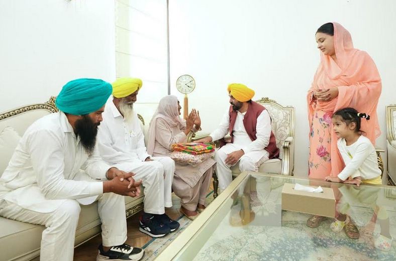 ਹਰੇਕ ਮਾਂ ਤੇ ਭੈਣ ‘ਮਾਵਾਂ-ਧੀਆਂ ਸਤਿਕਾਰ ਯੋਜਨਾ’ ਦੀ ਬ੍ਰਾਂਡ ਅੰਬੈਸਡਰ: ਮੁੱਖ ਮੰਤਰੀ ਭਗਵੰਤ ਸਿੰਘ ਮਾਨ