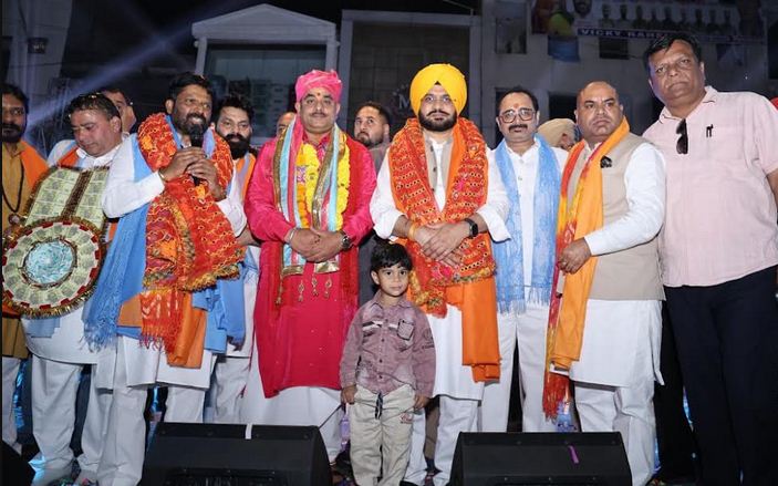 ਭਗਵਾਨ ਵਾਲਮੀਕਿ ਜੀ ਦੀ ਸ਼ੋਭਾ ਯਾਤਰਾ ਵਿੱਚ ਕੈਬਨਿਟ ਮੰਤਰੀ ਤਰੁਨਪ੍ਰੀਤ ਸਿੰਘ ਸੌਂਦ ਨੇ ਕੀਤੀ ਸ਼ਿਰਕਤ, ਸ਼ਰਧਾ ਨਾਲ ਕੀਤਾ ਨਮਨ