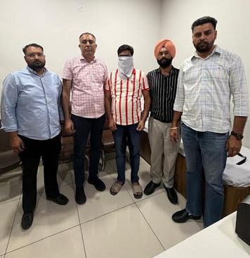 ਵਿਜੀਲੈਂਸ ਬਿਊਰੋ ਵੱਲੋਂ 30,000 ਰੁਪਏ ਰਿਸ਼ਵਤ ਲੈਂਦਾ ਪਟਵਾਰੀ ਰੰਗੇ ਹੱਥੀਂ ਕਾਬੂ