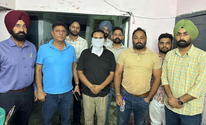 ਵਿਜੀਲੈਂਸ ਬਿਊਰੋ ਵੱਲੋਂ ਇੱਕ ਲੱਖ ਰੁਪਏ  ਰਿਸ਼ਵਤ ਲੈਂਦਾ ਐਸ.ਐਚ.ਓ. ਰੰਗੇ ਹੱਥੀਂ ਕਾਬੂ